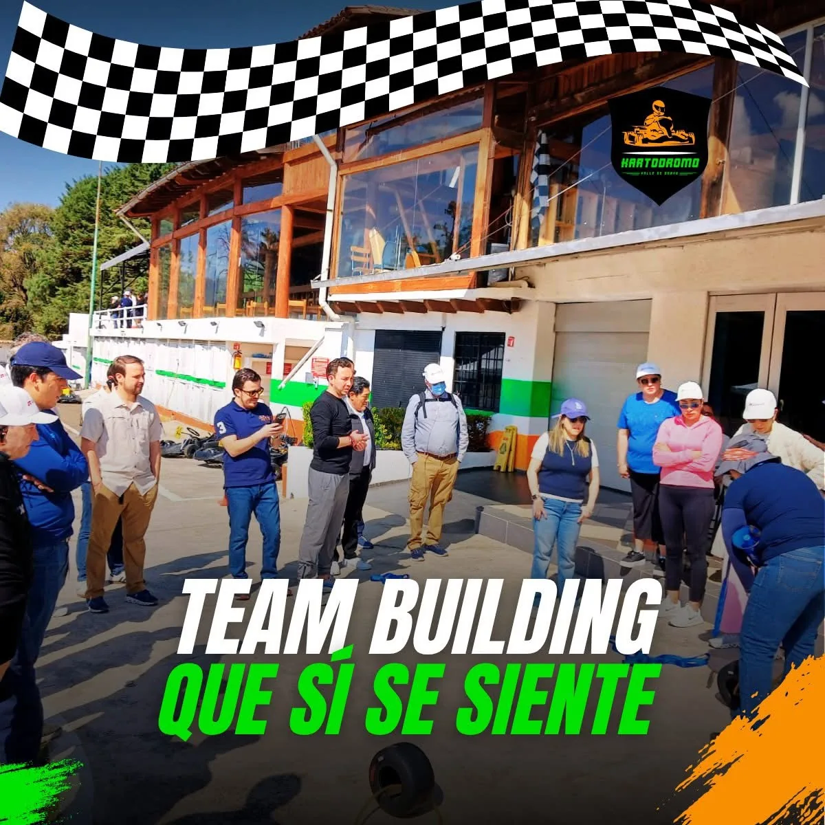 Grupo participando en actividades de team building en Kartódromo Valle de Bravo